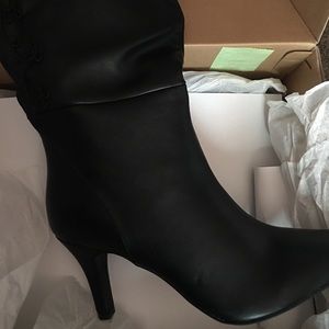 Black embroidered mid heel boot